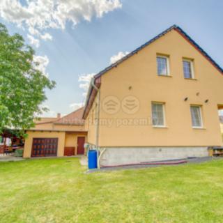 Prodej rodinného domu 197 m² Těně