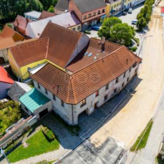 Prodej činžovního domu 229 m² Studená, nám. Sv. J. Nepomuckého