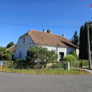 Prodej rodinného domu 200 m² Ptení