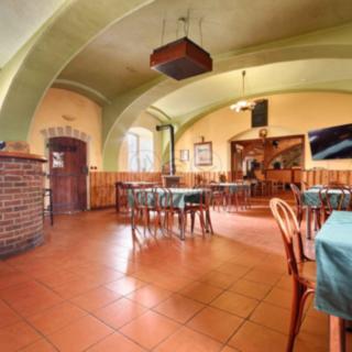 Prodej restaurace 879 m² Studená
