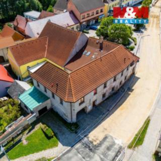 Prodej činžovního domu 229 m² Studená, nám. Sv. J. Nepomuckého