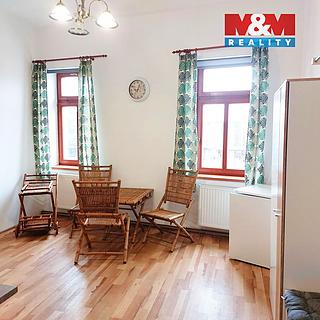 Pronájem bytu 2+1 57 m² Mělník, náměstí Karla IV.