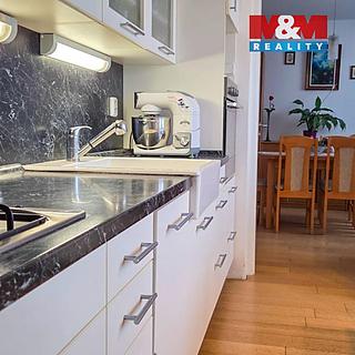 Prodej bytu 3+1 74 m² Pardubice Studánka, Jana Zajíce