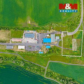 Prodej komerčního pozemku 37 978 m² Droužkovice