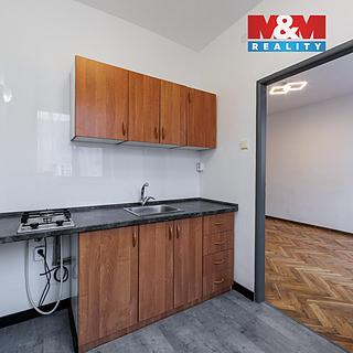 Pronájem bytu 1+1 30 m² Cheb, Kasární náměstí