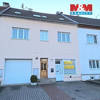 Pronájem obchodu 36 m² Chomutov, Št. kpt. Kouby
