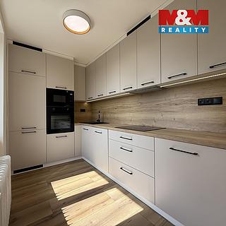 Prodej bytu 3+1 66 m² Karviná Mizerov, tř. Těreškovové