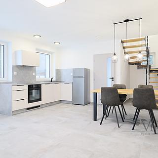 Pronájem bytu 3+kk 80 m&sup2; Horní Planá