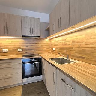 Pronájem bytu 2+kk 54 m&sup2; Hradec Králové