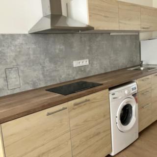 Pronájem bytu 1+1 38 m² Praha, Křižíkova