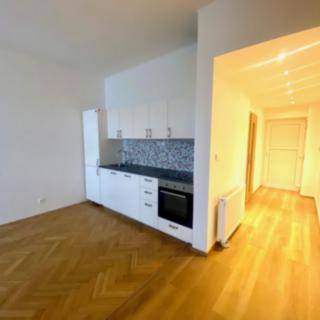 Pronájem bytu 2+kk 49 m² Praha