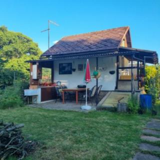 Prodej chaty 21 m² Hradec Králové Plácky, Zahrádkářská osada U Labe