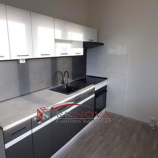 Pronájem bytu 2+1 54 m² Vratimov