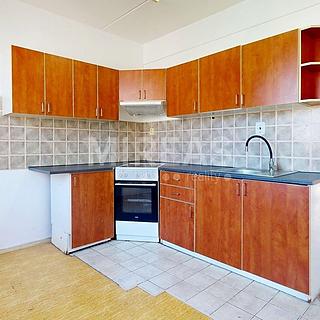 Prodej bytu 3+1 65 m² Milovice Mladá, Průběžná