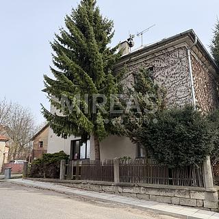 Pronájem bytu 2+1 62 m&sup2; Velké Všelisy