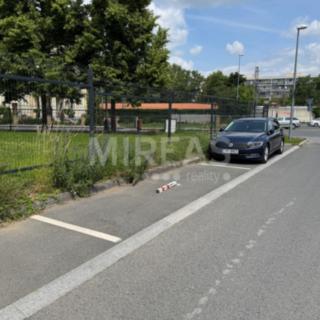 Pronájem parkovacího místa 15 m² Praha
