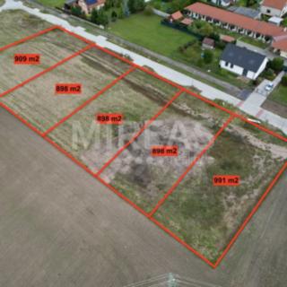 Prodej stavební parcely 991 m² Hořátev