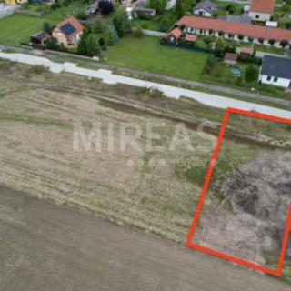 Prodej stavební parcely 898 m² Hořátev