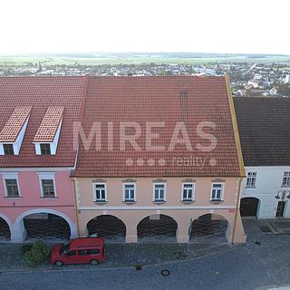 Prodej rodinného domu 460 m² Benátky nad Jizerou I, Husovo náměstí