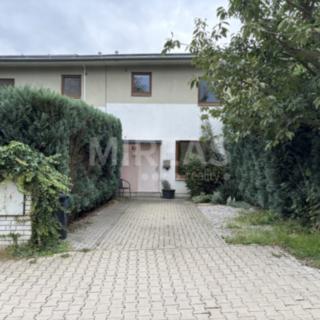 Pronájem rodinného domu 95 m² Zlončice