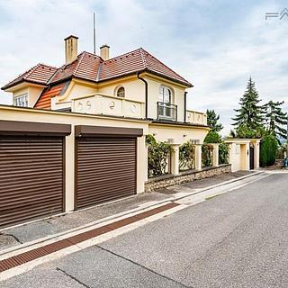 Pronájem vily 165 m² Černošice