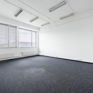 Pronájem kanceláře 351 m² Praha