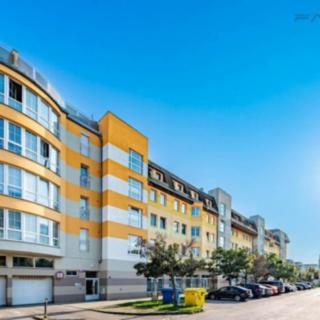 Pronájem bytu 2+kk 49 m² Praha