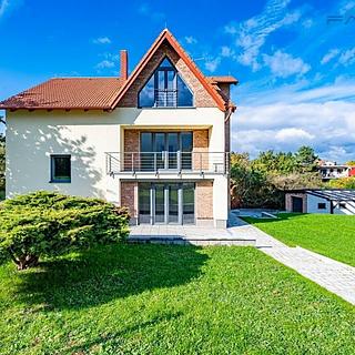 Pronájem rodinného domu 380 m² Kosoř