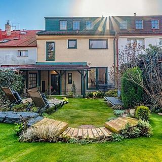 Pronájem rodinného domu 200 m&sup2; Praha