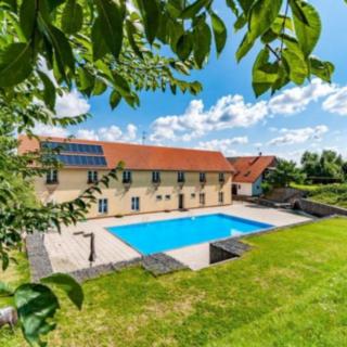 Prodej hotelu a penzionu 2 872 m² Lhota