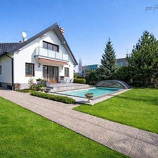 Pronájem vily 350 m&sup2; Praha