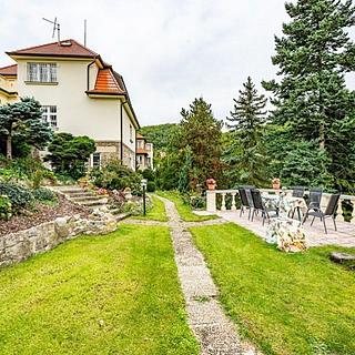 Pronájem vily 165 m² Černošice