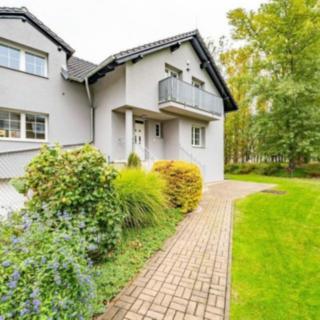 Pronájem rodinného domu 300 m² Průhonice