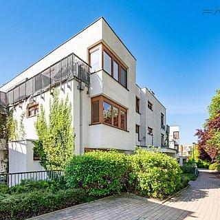 Pronájem bytu 2+1 81 m&sup2; Praha