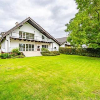 Pronájem rodinného domu 350 m² Průhonice
