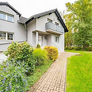 Pronájem rodinného domu 300 m² Průhonice