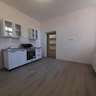 Pronájem bytu 1+kk a garsoniéry 30 m² Sušice I, náměstí Svobody