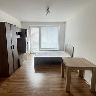 Pronájem bytu 1+kk, garsoniery 34 m² Hradec Králové