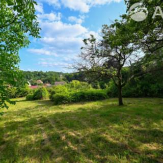 Prodej stavební parcely 2 358 m² Klobouky u Brna