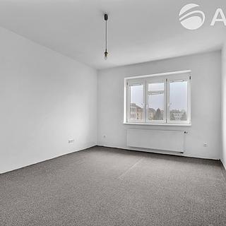 Pronájem bytu 2+1 81 m² Hradec Králové