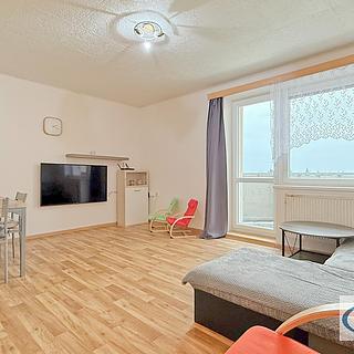 Prodej bytu 2+1 58 m² Sezemice, Spojovací