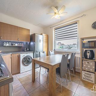 Prodej bytu 3+1 69 m² Sokolov, Vítězná