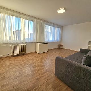 Pronájem bytu 1+kk a garsoniéry 33 m² Praha Horní Počernice, Běchorská