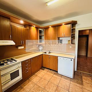 Prodej bytu 3+1 69 m² Ostrava Moravská, Mariánskohorská