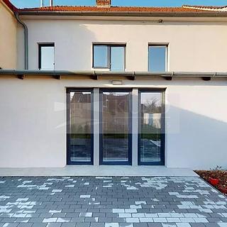 Pronájem bytu 3+kk 45 m&sup2; Šaratice