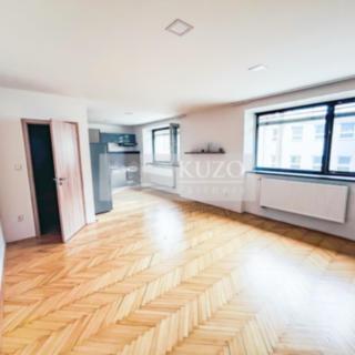 Pronájem bytu 3+kk 64 m² Šaratice, Náves
