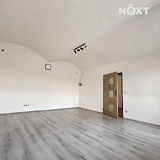 Pronájem bytu 3+kk 85 m&sup2; Zvoleněves