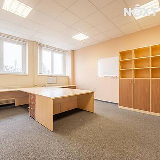 Pronájem kanceláře 251 m&sup2; Vestec