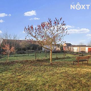 Prodej stavební parcely 2533 m² Kněževes