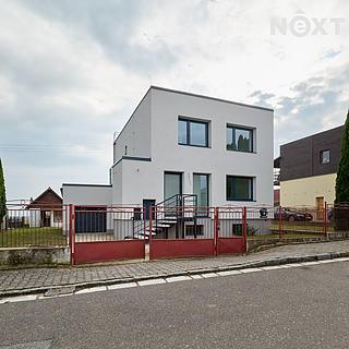 Prodej rodinného domu 250 m&sup2; Stěžery